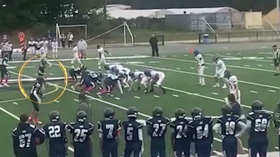Football play with the original highlight circle marking the athlete